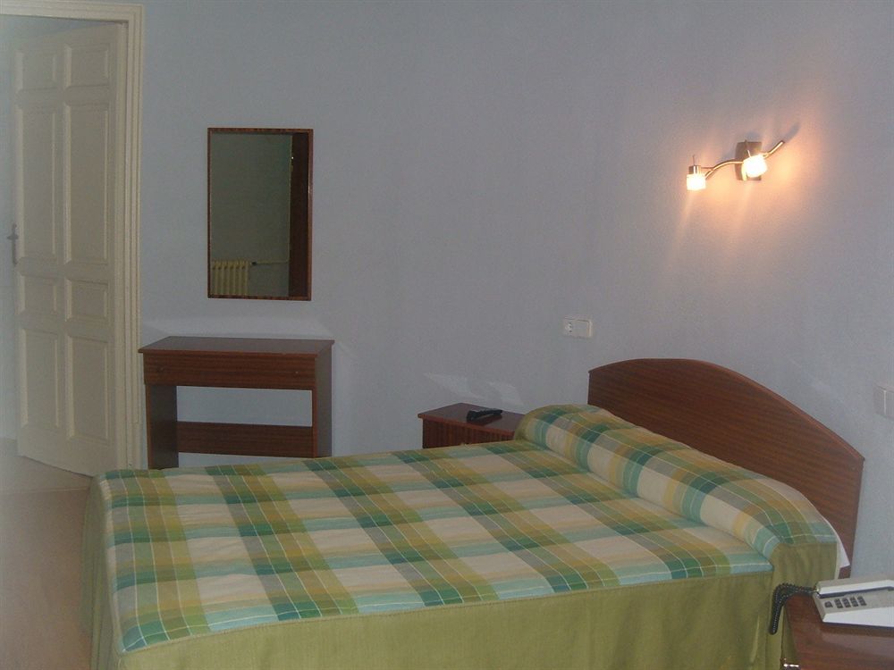 Hostal Olga มาดริด ภายนอก รูปภาพ