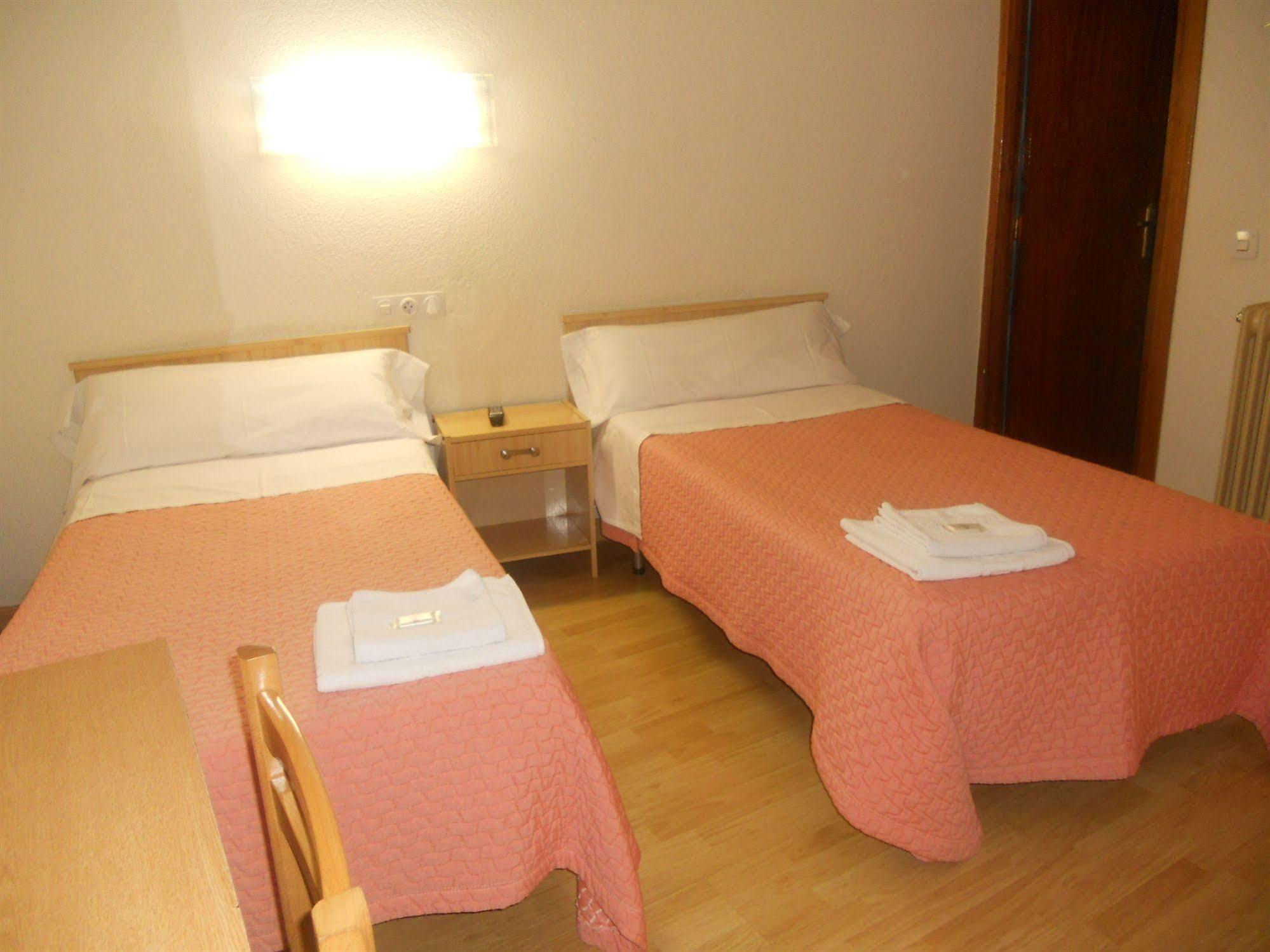Hostal Olga มาดริด ภายนอก รูปภาพ
