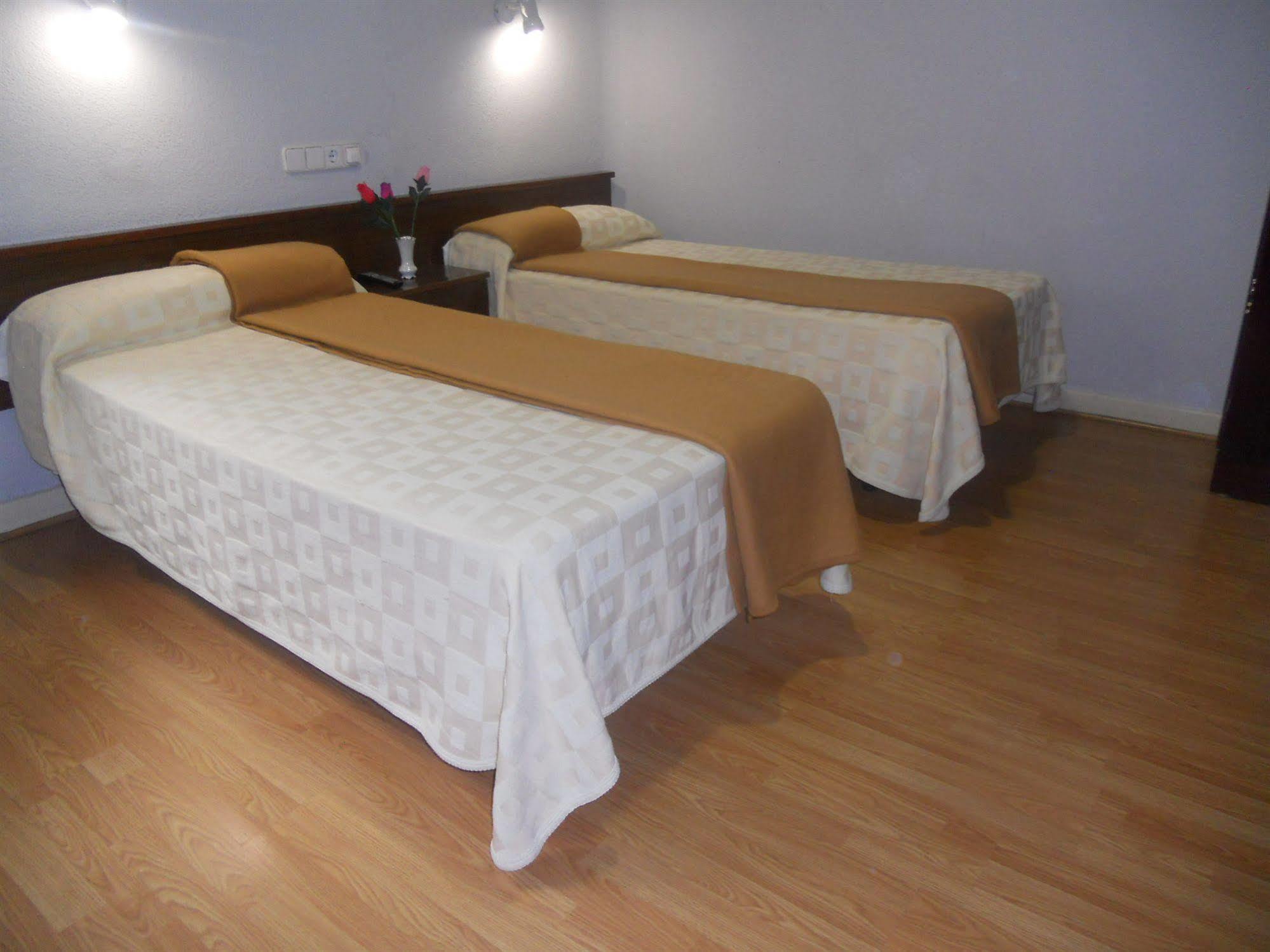 Hostal Olga มาดริด ภายนอก รูปภาพ