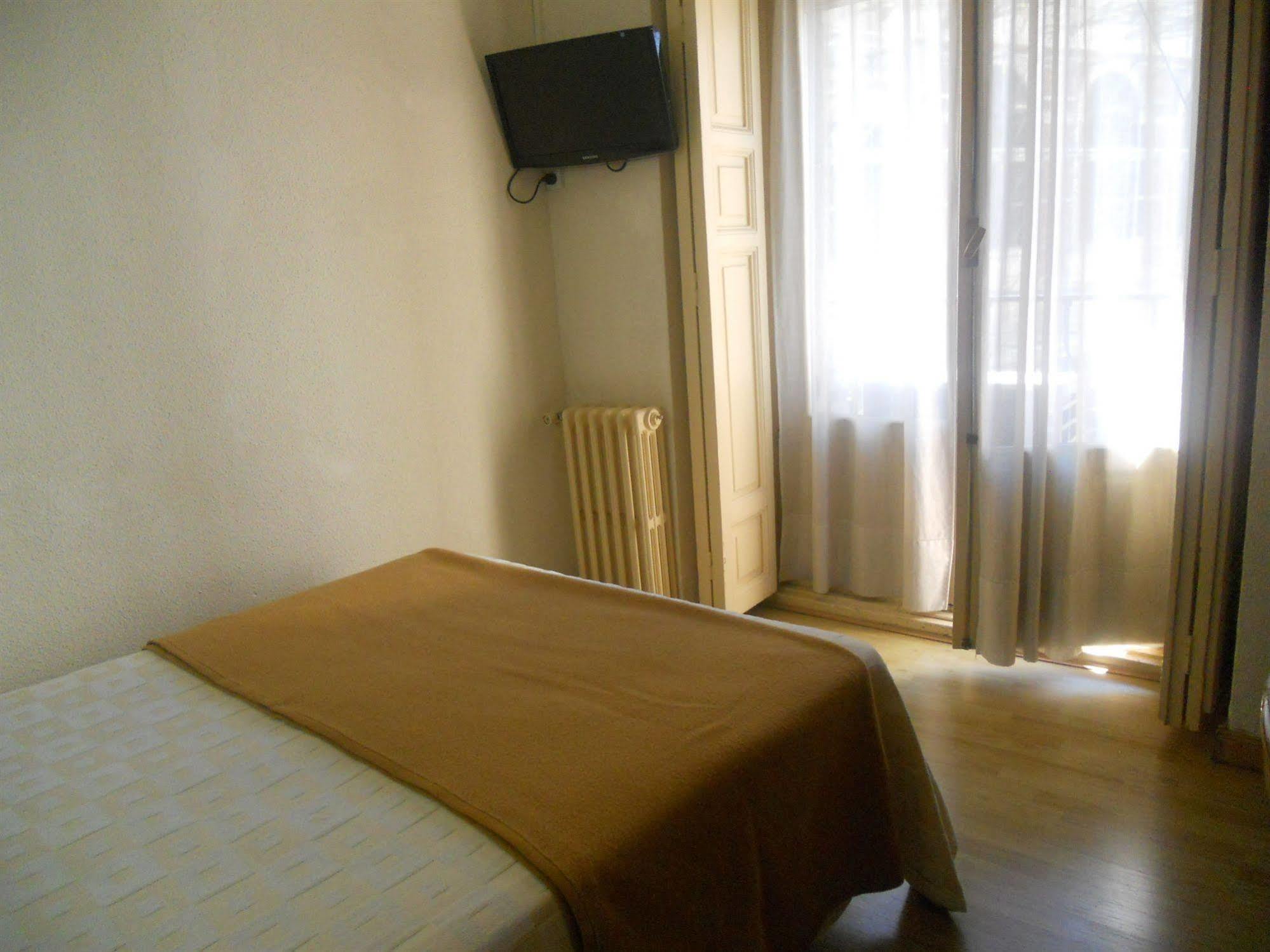 Hostal Olga มาดริด ภายนอก รูปภาพ