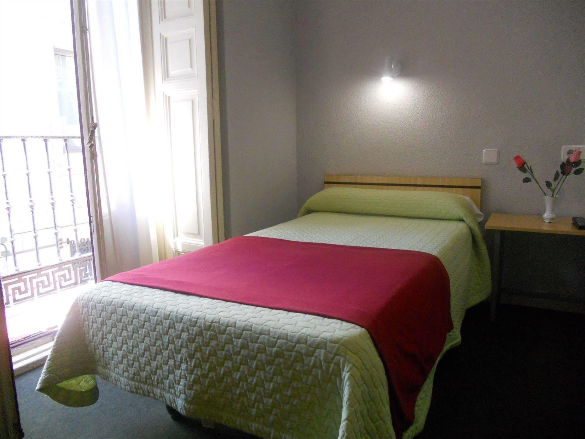 Hostal Olga มาดริด ภายนอก รูปภาพ