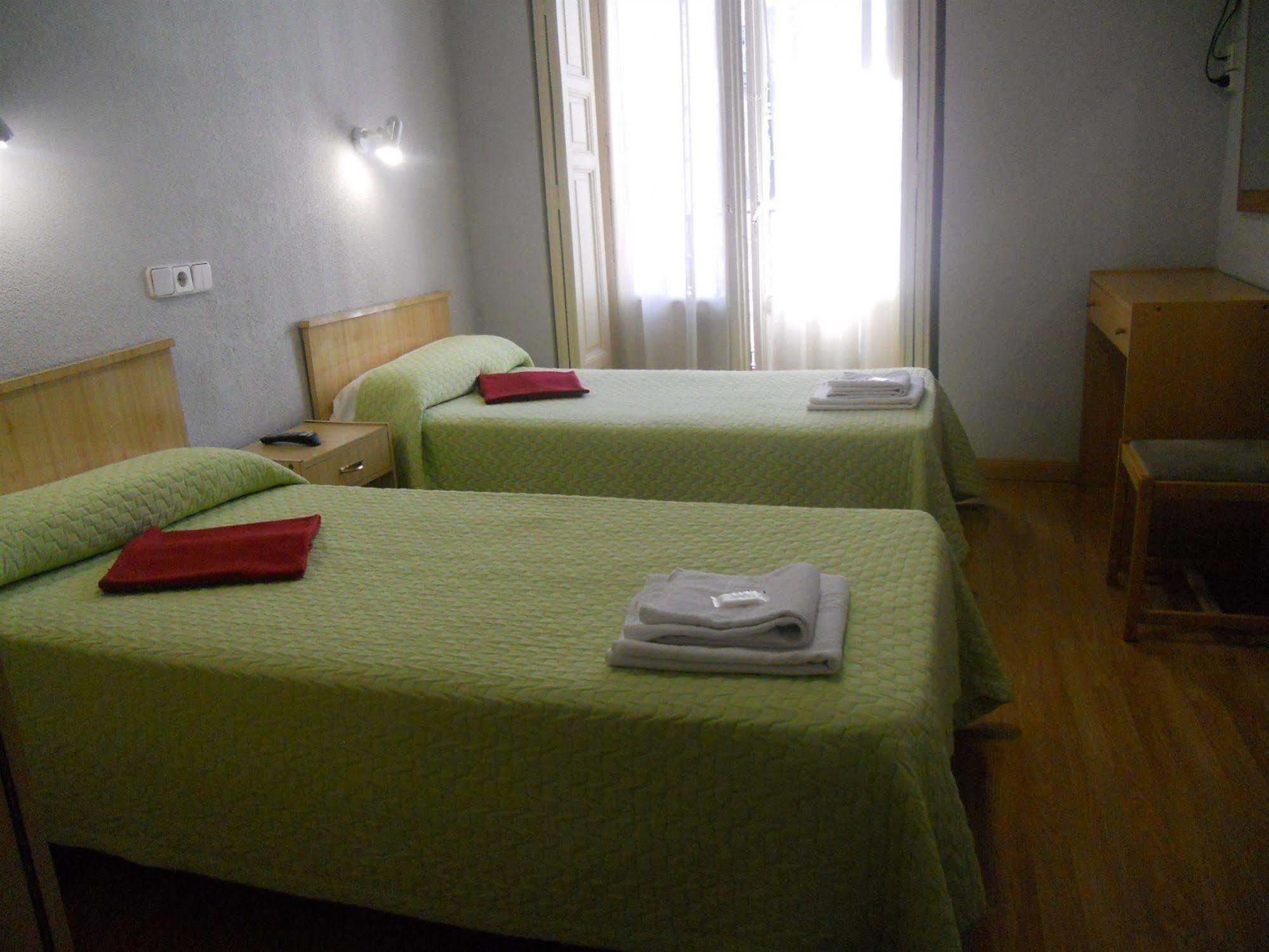 Hostal Olga มาดริด ภายนอก รูปภาพ