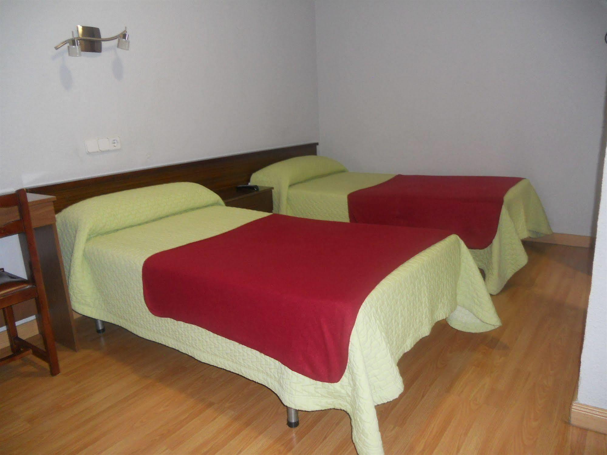 Hostal Olga มาดริด ภายนอก รูปภาพ