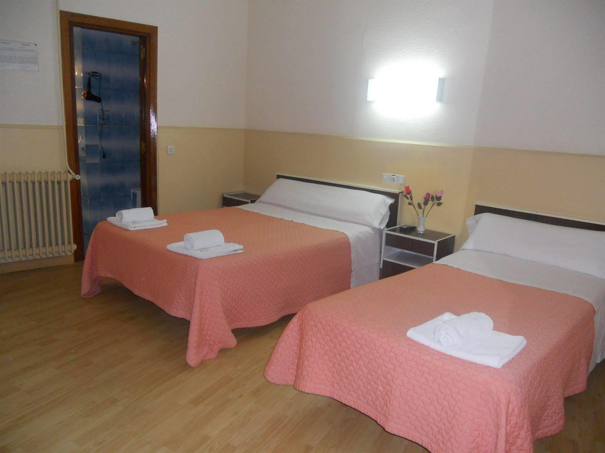 Hostal Olga มาดริด ภายนอก รูปภาพ